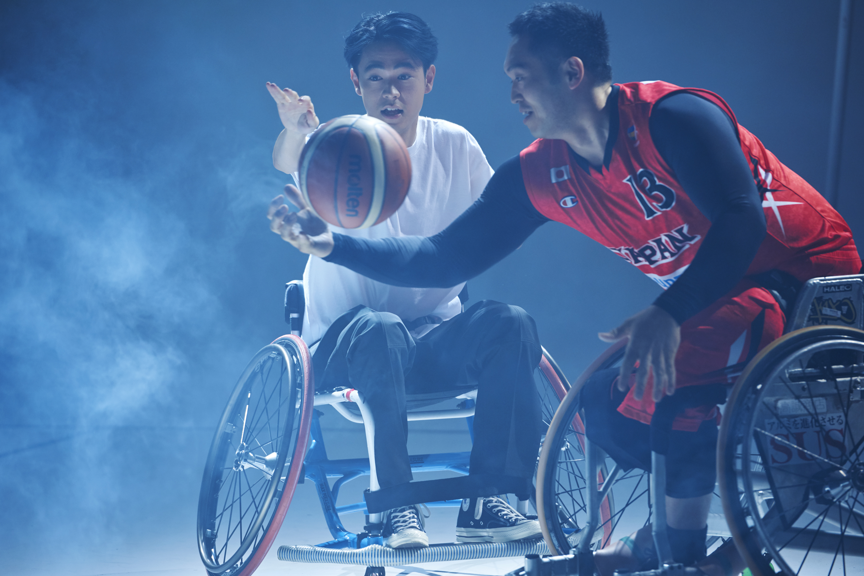 成田 凌が車いすバスケに挑戦 日本代表 藤本選手とのガチ対決 パラスポ Para Spo Plus 成田 凌が車いすバスケに挑戦 日本代表 藤本選手とのガチ対決 パラスポ Para Spo Plus
