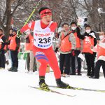 札幌大通公園がスノーパークに！ パラ代表選手や子どもたちが熱いレースで冬季競技をPR