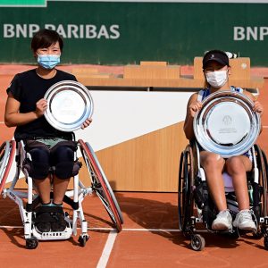 写真：大谷桃子と上地結衣