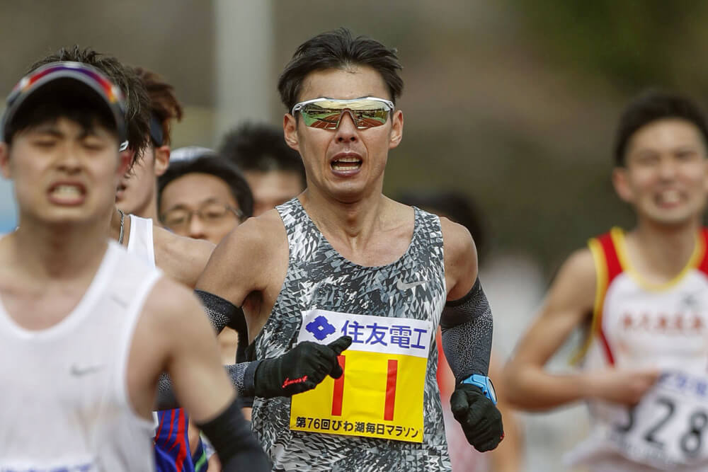 第76回びわ湖毎日マラソン大会で走る永田務選手の写真
