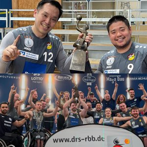 サムネイル用写真：大喜びするRSVランディルのチームメンバーと、トロフィーを二人で持ち、笑顔の藤本怜央選手と香西宏昭選手