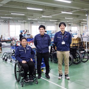 サムネイル用写真：松永製作所の工場内の社員のみなさん